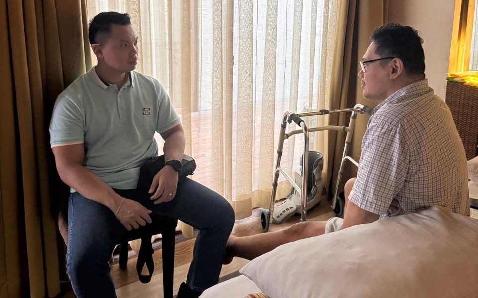 Yoga (Ketua DPC Gerindra Denpasar dan Wakil Ketua DPRD Denpasar) mengunjungi Pino Bahari.