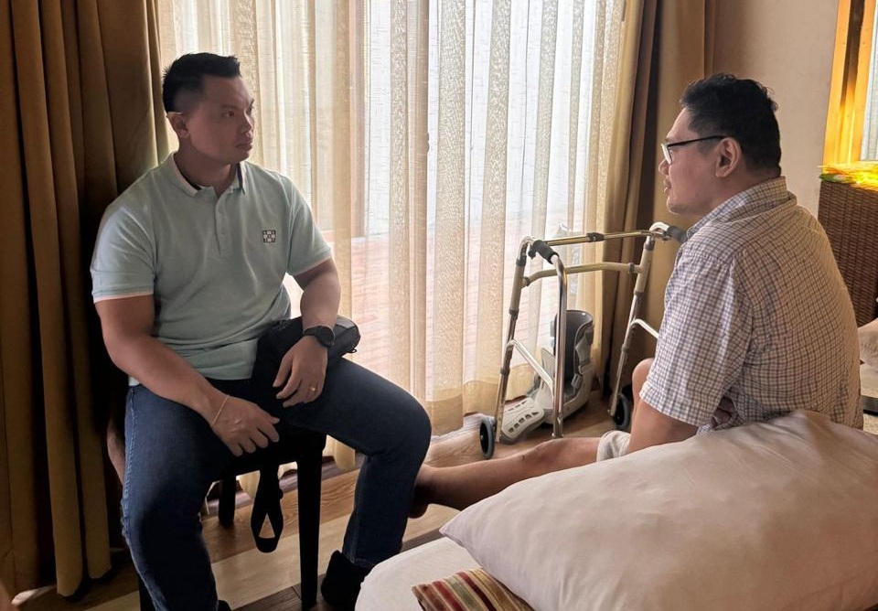 Yoga (Ketua DPC Gerindra Denpasar dan Wakil Ketua DPRD Denpasar) mengunjungi Pino Bahari.